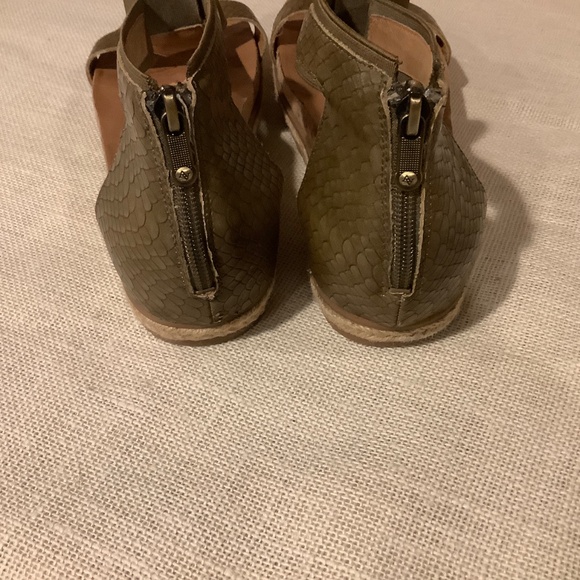 Womans Size 11 Adrienne Vittadini Sport Sandal Olive - Picture 3 of 4